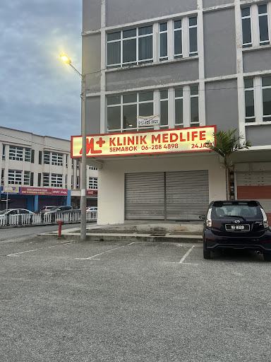 KLINIK MEDLIFE SEMABOK